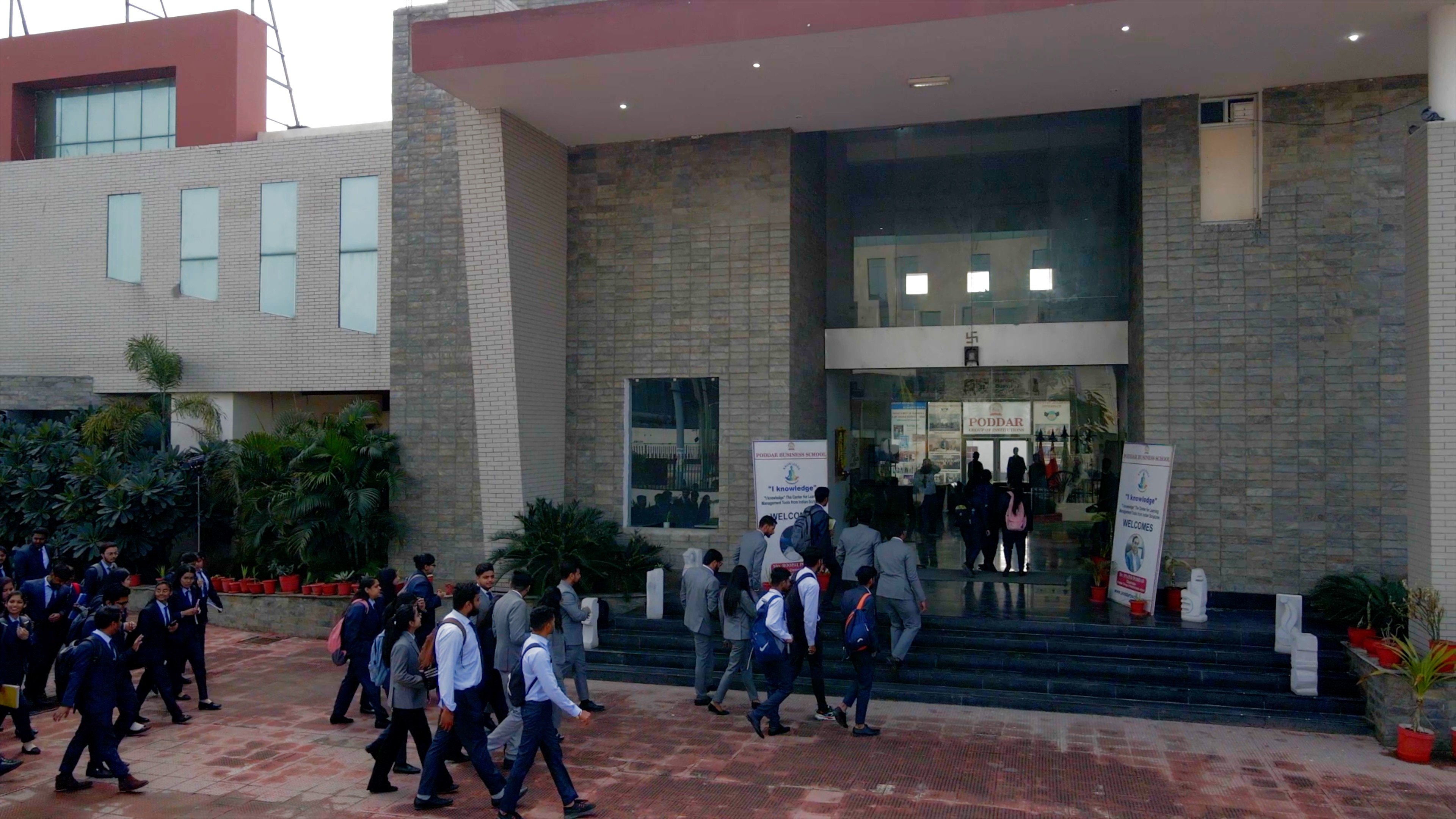 Student Entrepreneurs: Transforming Ideas into Successful Ventures